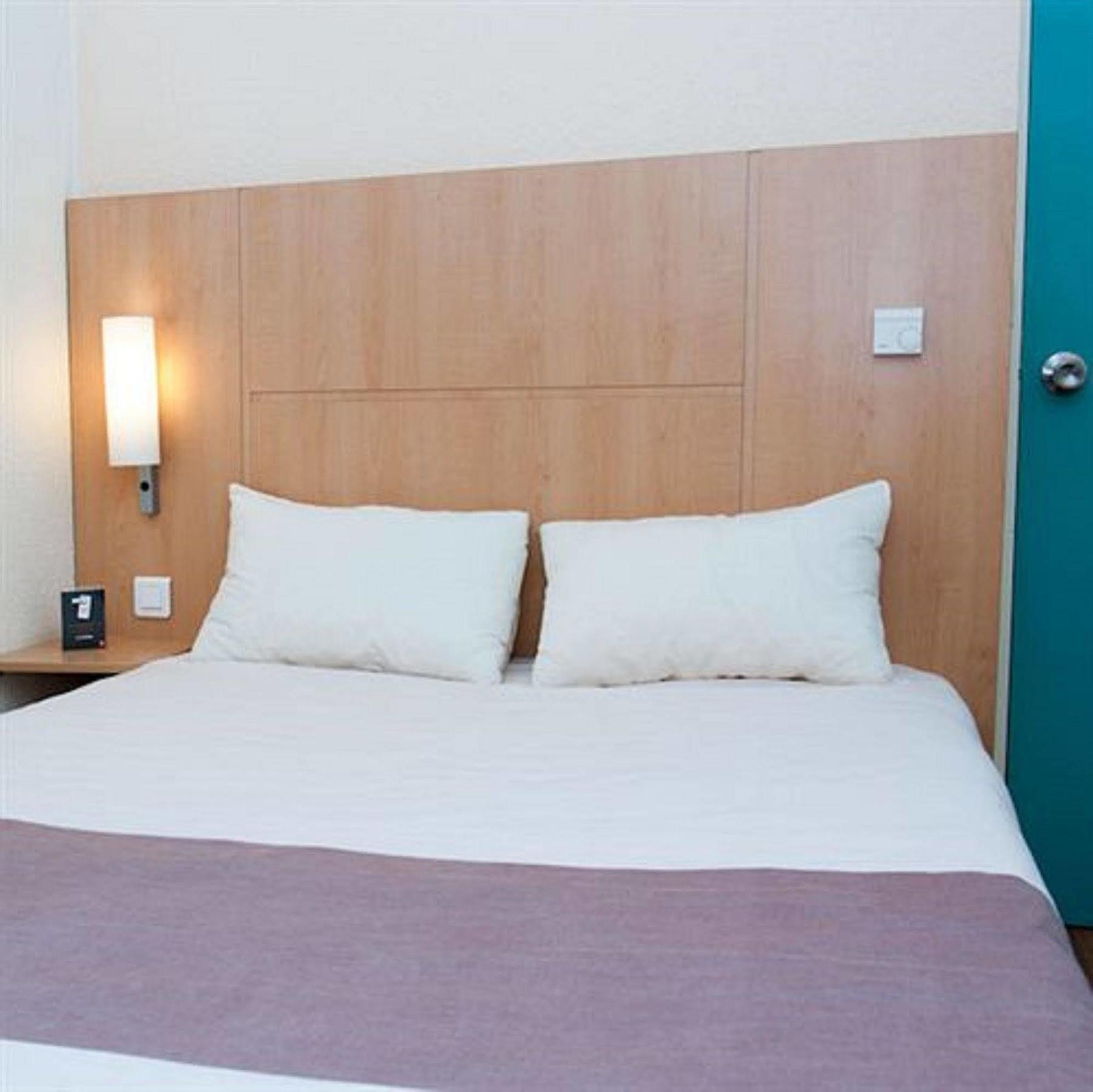 Egg Hotel Gonesse Exterior foto