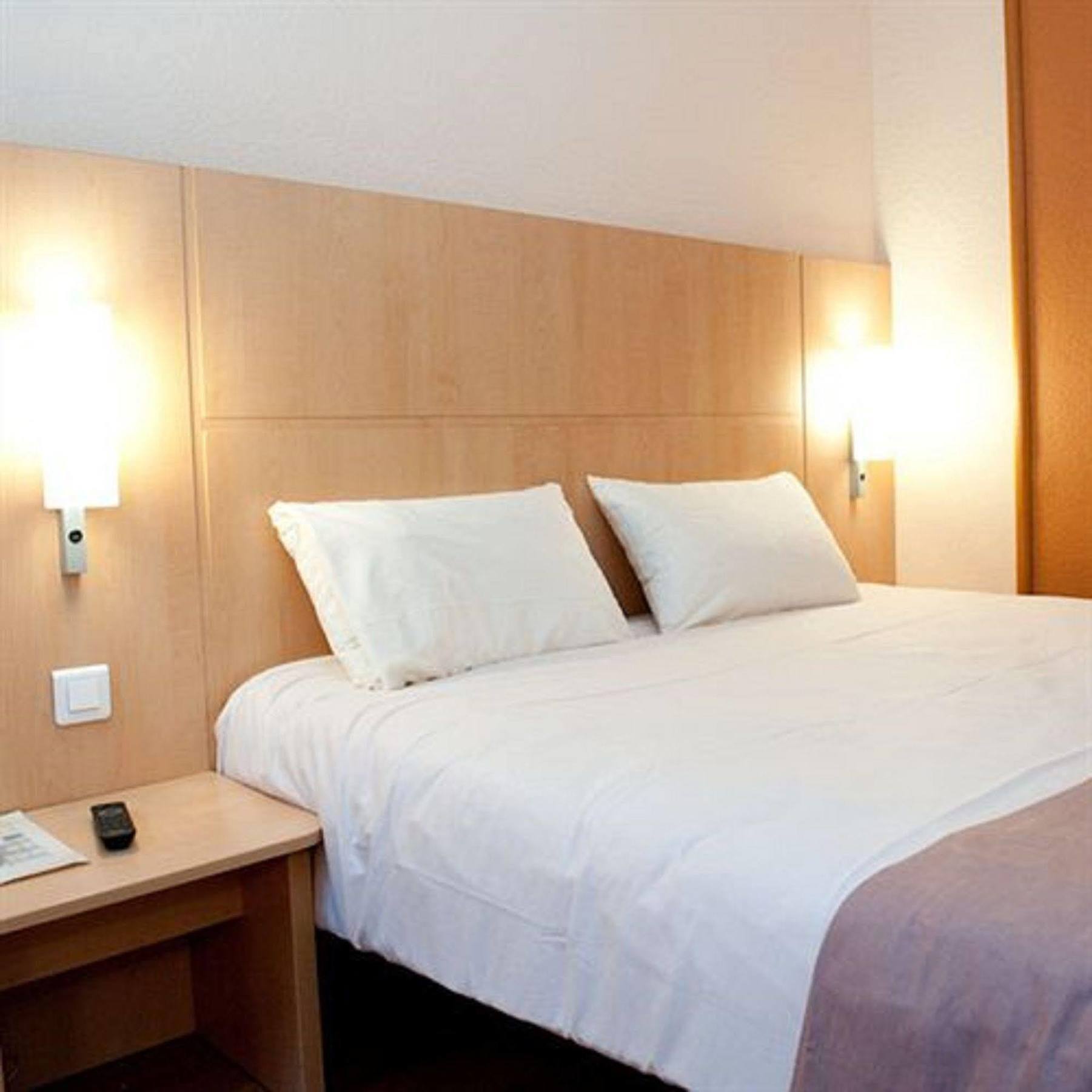 Egg Hotel Gonesse Exterior foto