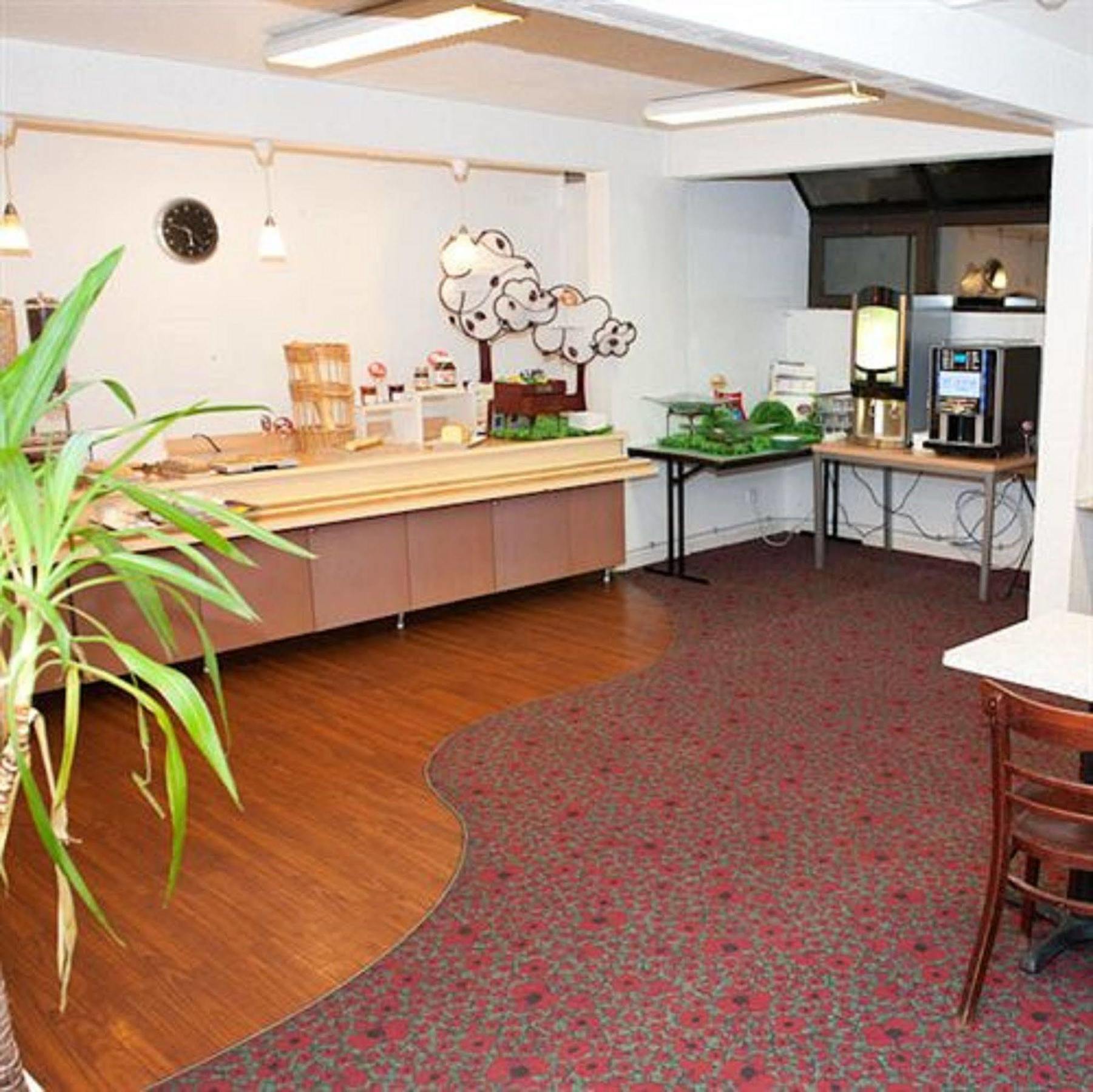 Egg Hotel Gonesse Exterior foto